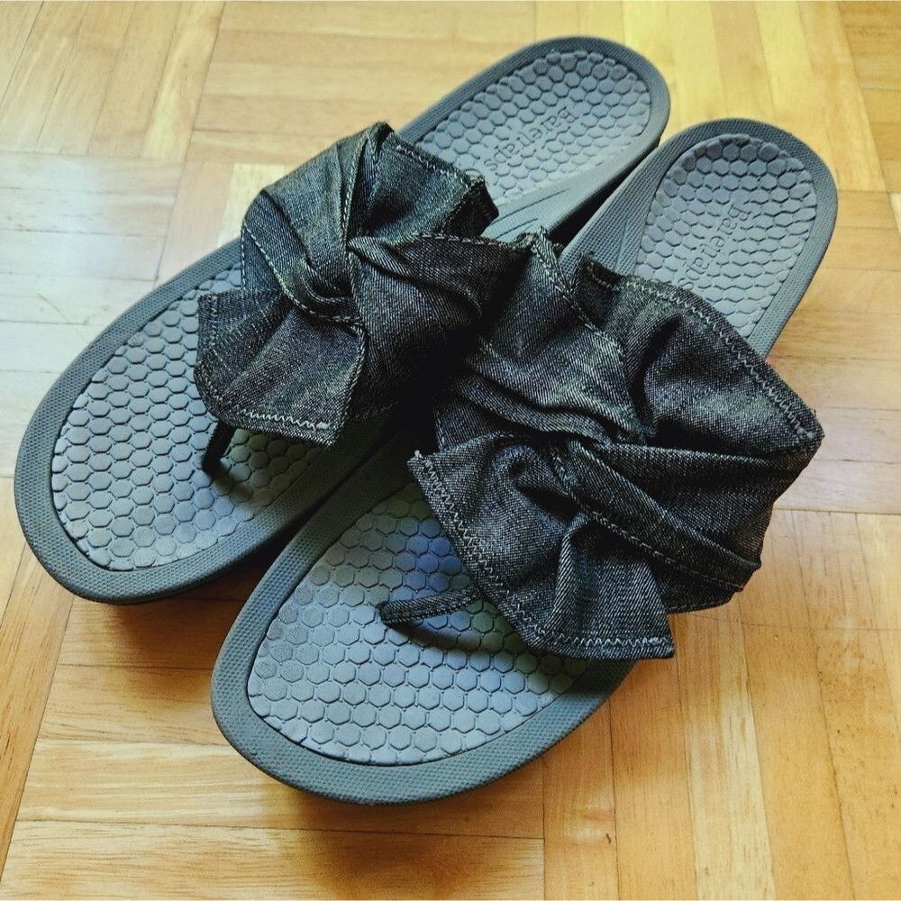 Baretraps sandals Chunky Boho Dianna Bow size 11 Flip Flops